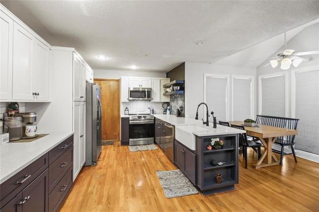 904 Paw Paw Lane, Liberty, MO 64068