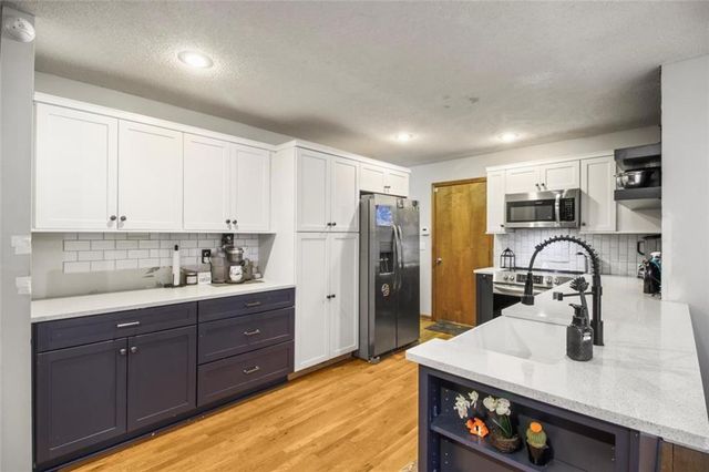 904 Paw Paw Lane, Liberty, MO 64068