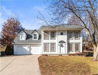 904 Paw Paw Lane, Liberty, MO 64068