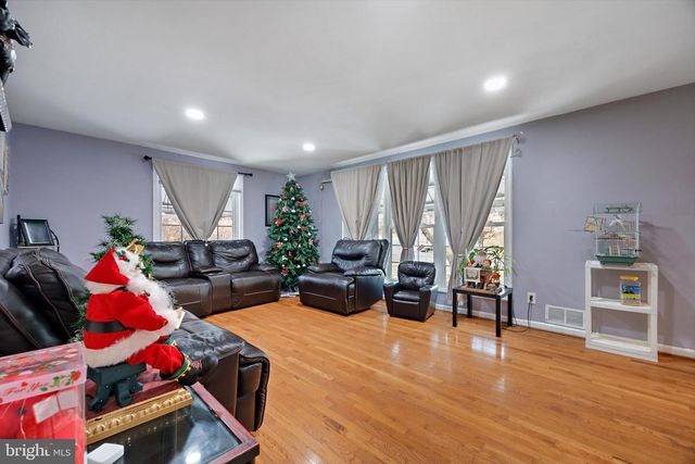 5401 KENMONT RD, Oxon Hill, MD 20745