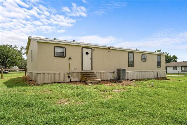 204 E Fayette Street, Ellinger, TX 78938