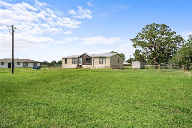 204 E Fayette Street, Ellinger, TX 78938