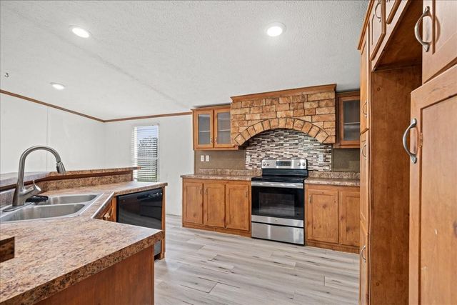 204 E Fayette Street, Ellinger, TX 78938