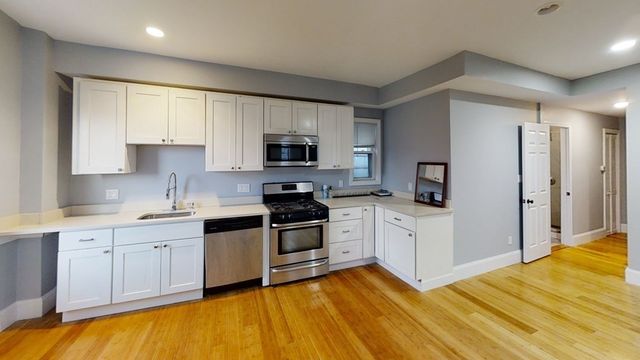 722 Saratoga St 3, Boston, MA 02128