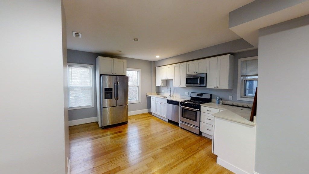722 Saratoga St 3, Boston, MA 02128