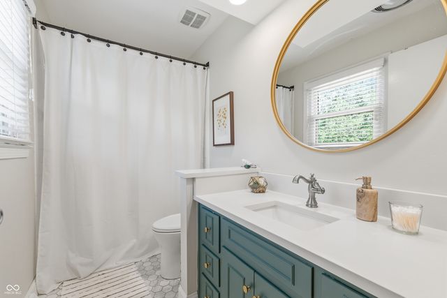 10716 W Lakeshore Drive, Carmel, IN 46033