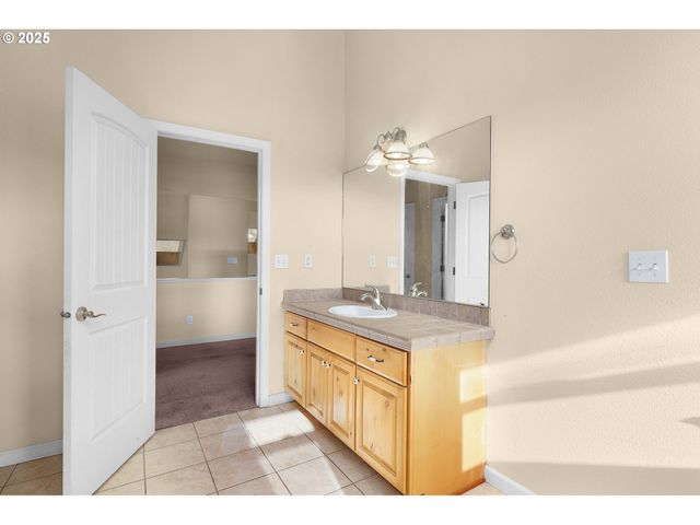 4467 MELODY Ln, Roseburg, OR 97471