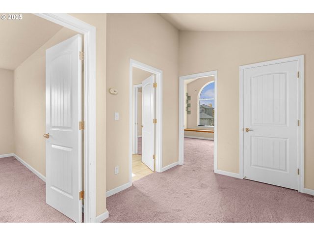 4467 MELODY Ln, Roseburg, OR 97471