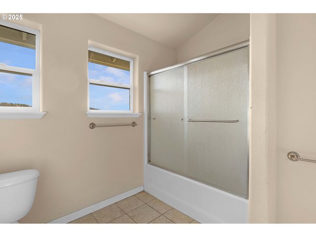 4467 MELODY Ln, Roseburg, OR 97471