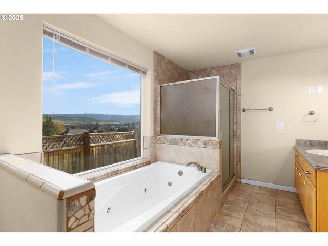 4467 MELODY Ln, Roseburg, OR 97471