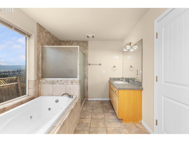 4467 MELODY Ln, Roseburg, OR 97471