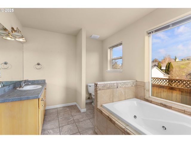 4467 MELODY Ln, Roseburg, OR 97471