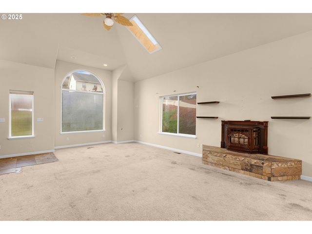 4467 MELODY Ln, Roseburg, OR 97471