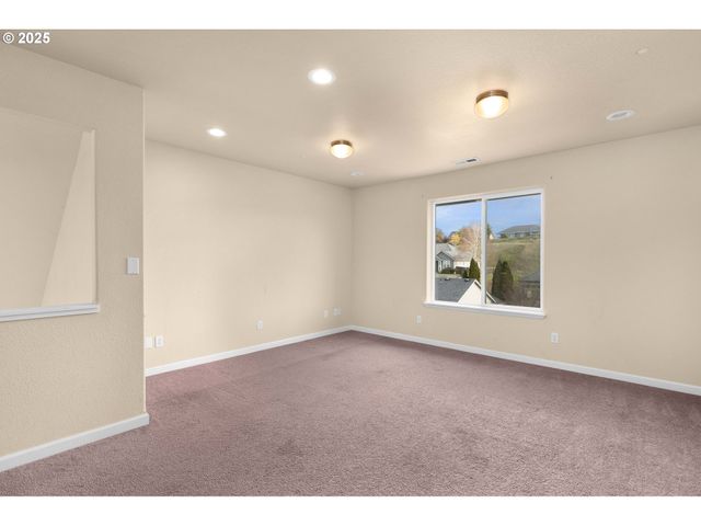 4467 MELODY Ln, Roseburg, OR 97471