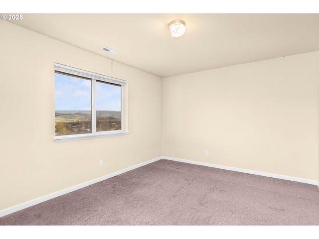 4467 MELODY Ln, Roseburg, OR 97471