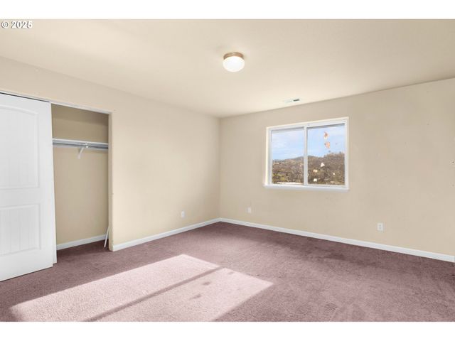 4467 MELODY Ln, Roseburg, OR 97471