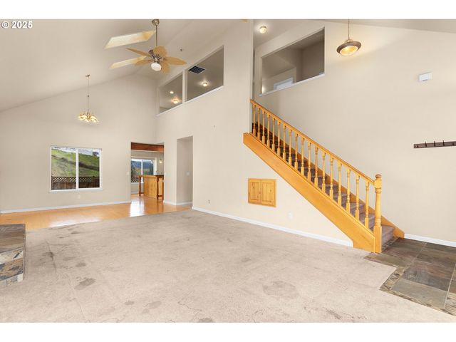 4467 MELODY Ln, Roseburg, OR 97471