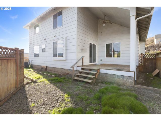 4467 MELODY Ln, Roseburg, OR 97471