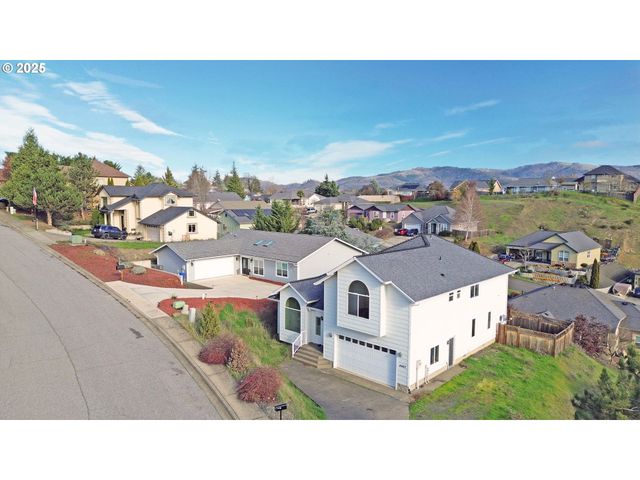 4467 MELODY Ln, Roseburg, OR 97471