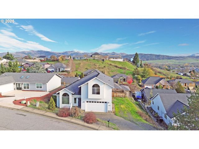 4467 MELODY Ln, Roseburg, OR 97471