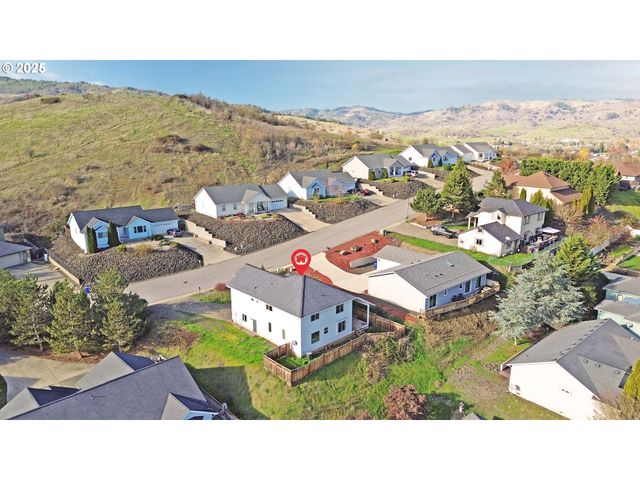 4467 MELODY Ln, Roseburg, OR 97471