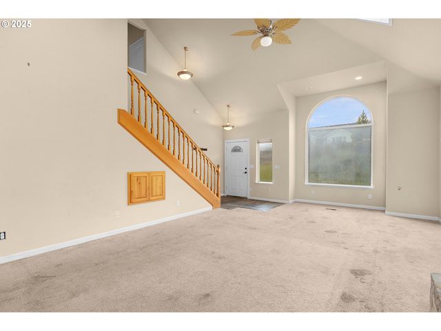 4467 MELODY Ln, Roseburg, OR 97471