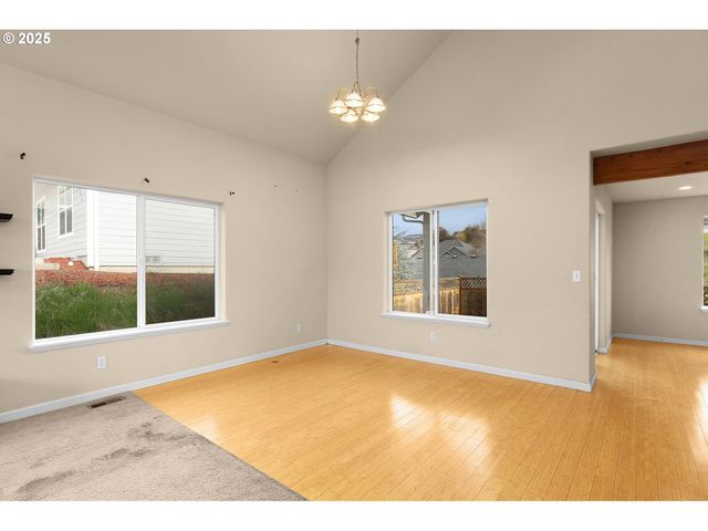 4467 MELODY Ln, Roseburg, OR 97471