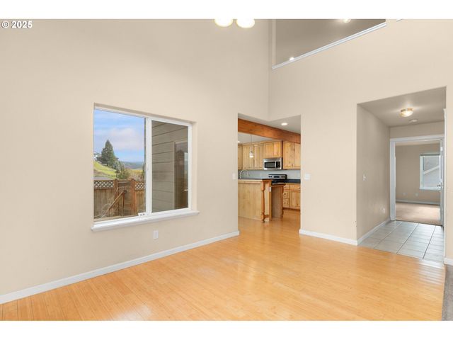 4467 MELODY Ln, Roseburg, OR 97471