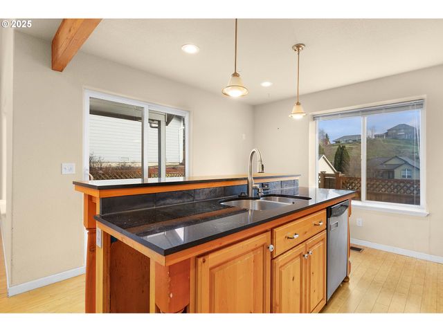 4467 MELODY Ln, Roseburg, OR 97471