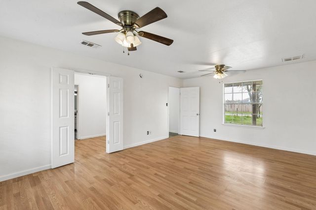 2326 28th Avenue N, Texas City, TX 77590