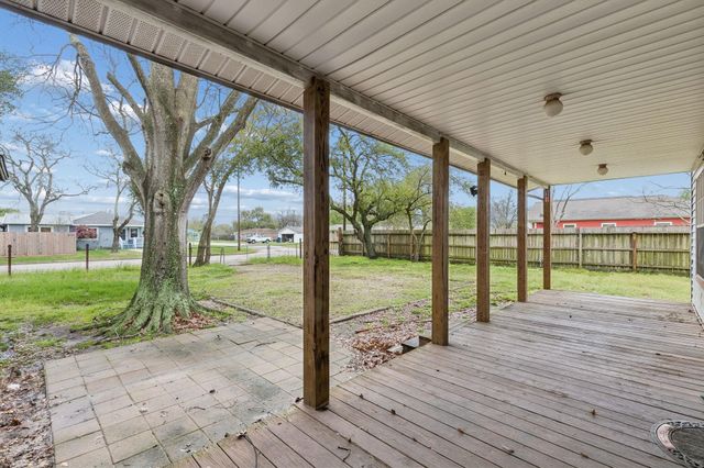 2326 28th Avenue N, Texas City, TX 77590