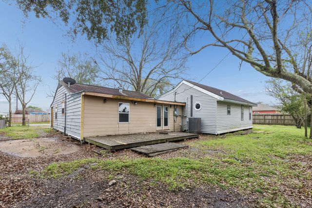 2326 28th Avenue N, Texas City, TX 77590