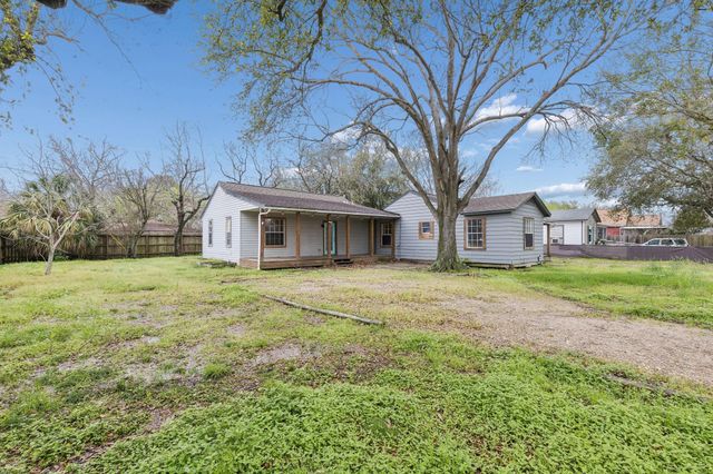 2326 28th Avenue N, Texas City, TX 77590