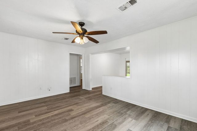 2326 28th Avenue N, Texas City, TX 77590