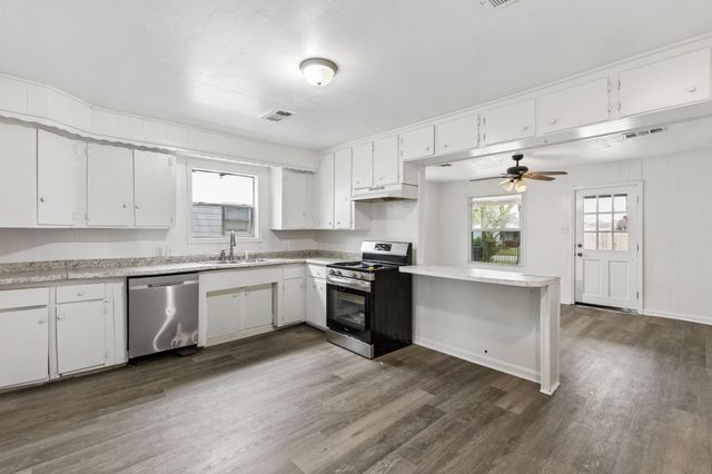 2326 28th Avenue N, Texas City, TX 77590