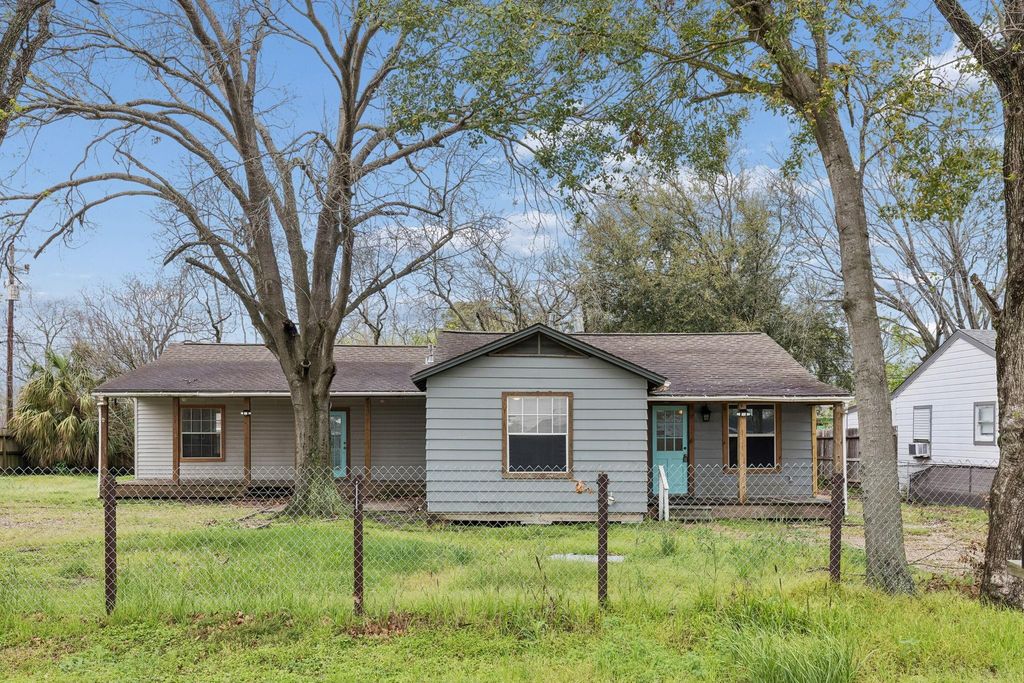 2326 28th Avenue N, Texas City, TX 77590