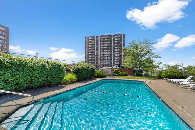 11850 Edgewater Drive 804, Lakewood, OH 44107