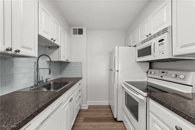 11850 Edgewater Drive 804, Lakewood, OH 44107