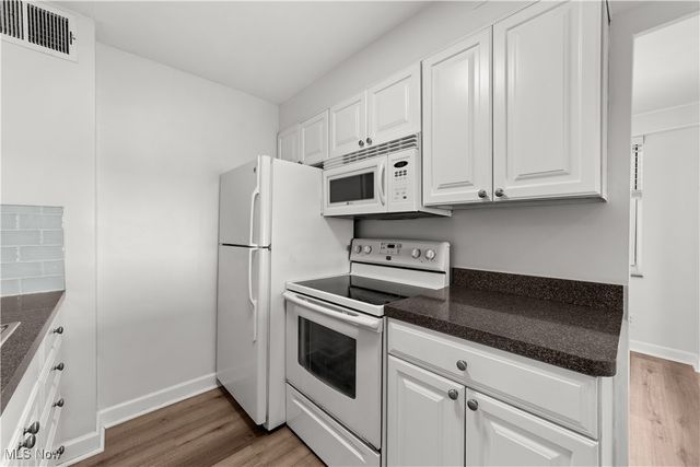 11850 Edgewater Drive 804, Lakewood, OH 44107