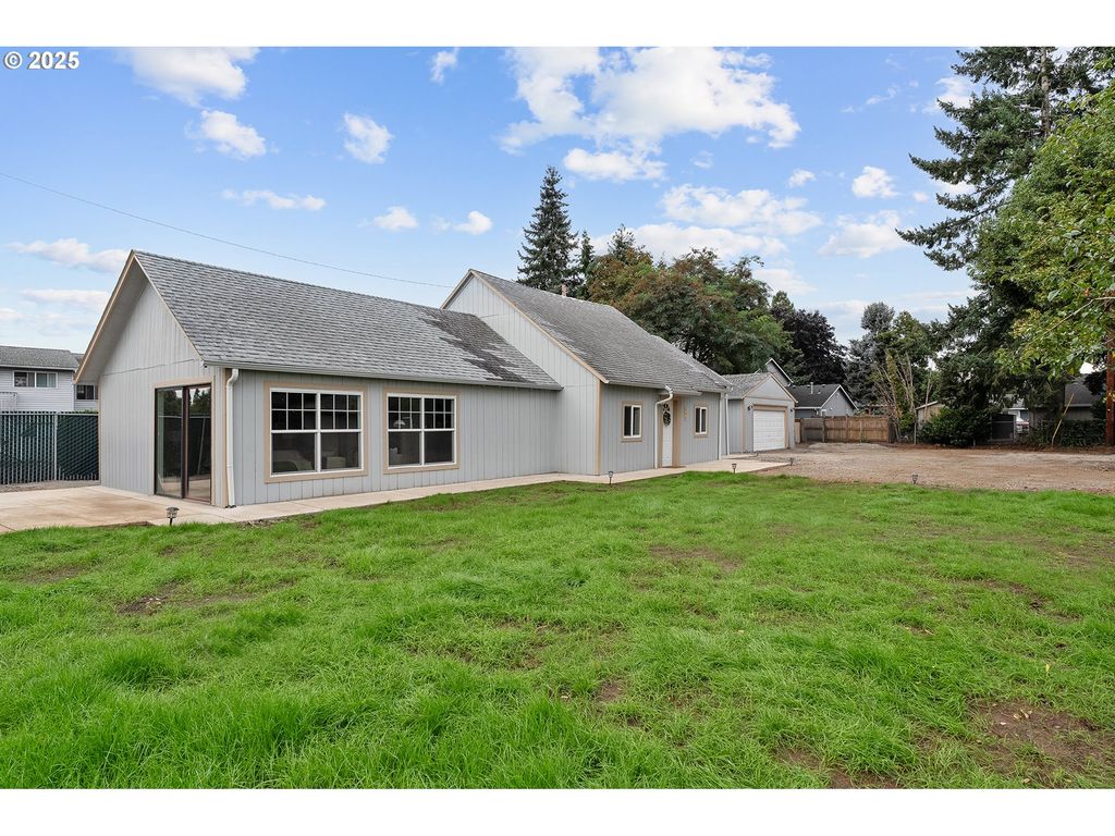 604 HOLMES Ln, Oregon City, OR 97045