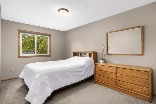 9200 Woodhall Bay N, Brooklyn Park, MN 55443