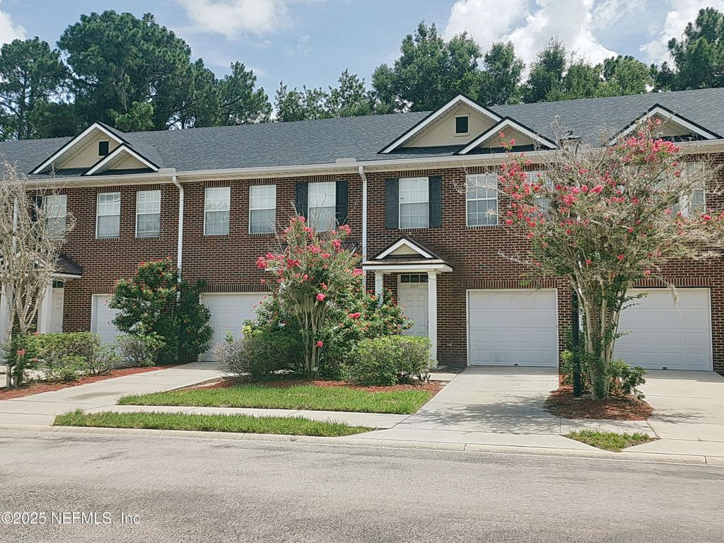 1517 LANDAU Road, Jacksonville, FL 32225