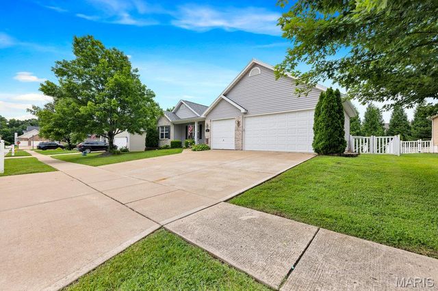 228 Highland Meadows Drive, Wentzville, MO 63385