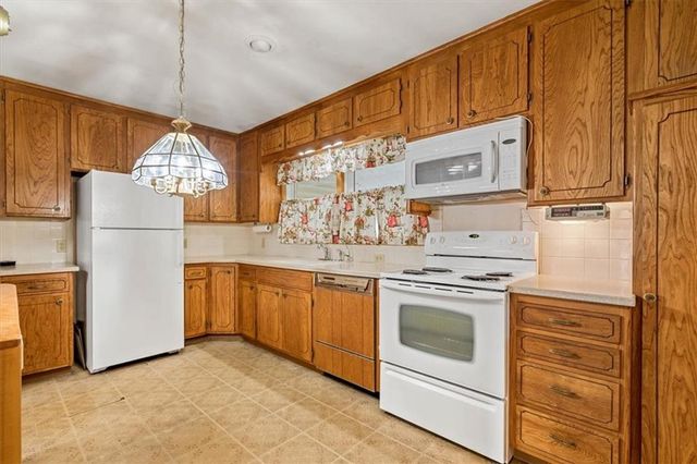 1104 W 27th Street S, Independence, MO 64052