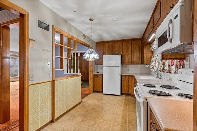 1104 W 27th Street S, Independence, MO 64052