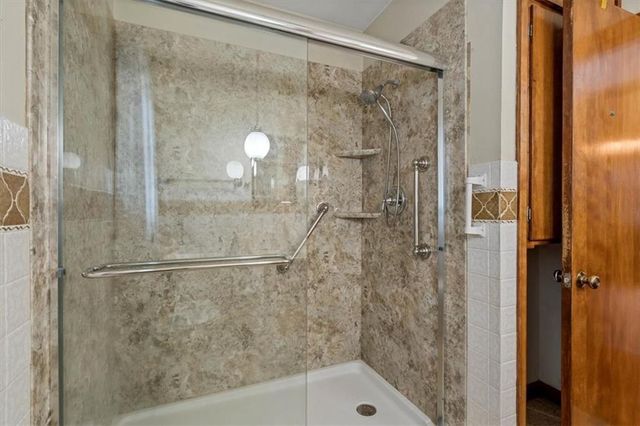 1104 W 27th Street S, Independence, MO 64052