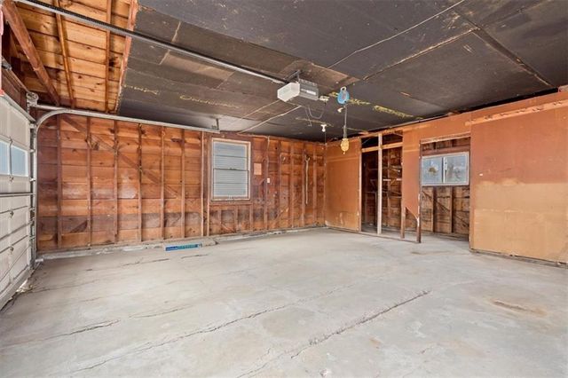 1104 W 27th Street S, Independence, MO 64052