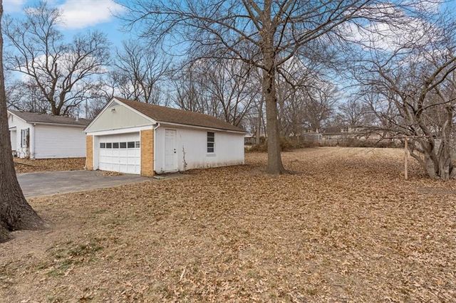 1104 W 27th Street S, Independence, MO 64052