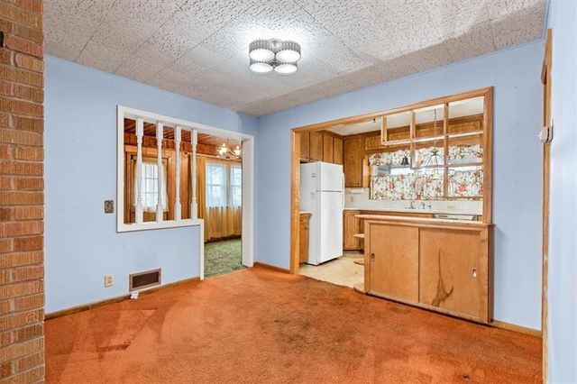 1104 W 27th Street S, Independence, MO 64052