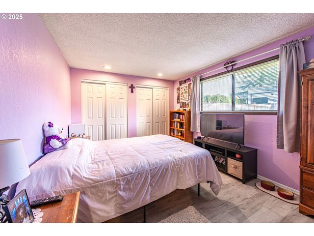 353 71ST St, Springfield, OR 97478